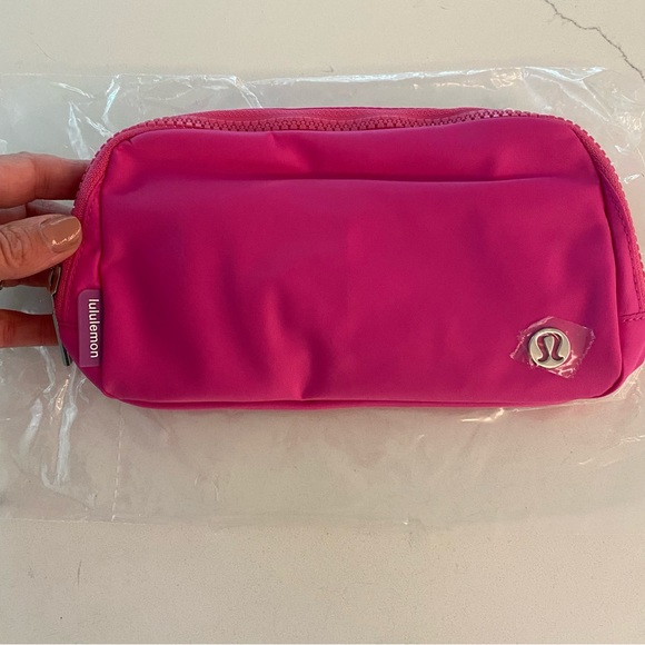 ***LAST ONE!!!**LULULEMON 1L EVERYWHERE BELT BAG IN SONIC PINK/WHITE - Picture 10 of 10